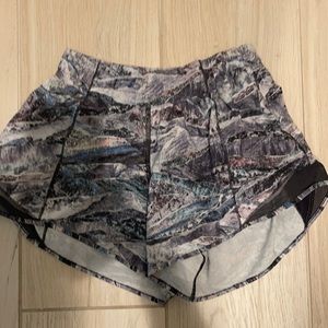 size 6 lulu shorts